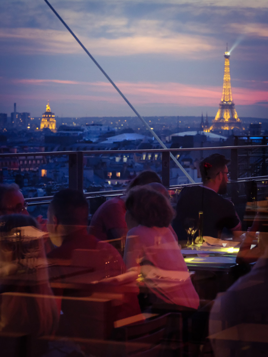 Inside Le Georges restaurant with DJ and chic atmosphere. Our rooftop chatelet restaurant le georges, offering lunch & dinner in a rooftop restaurant in Paris